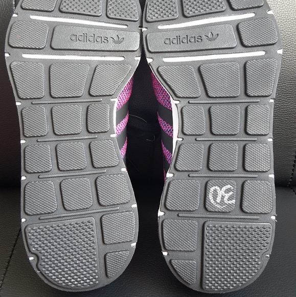 Adidas Swift Run Size 5 youth/7 in women - Picture 8 of 10